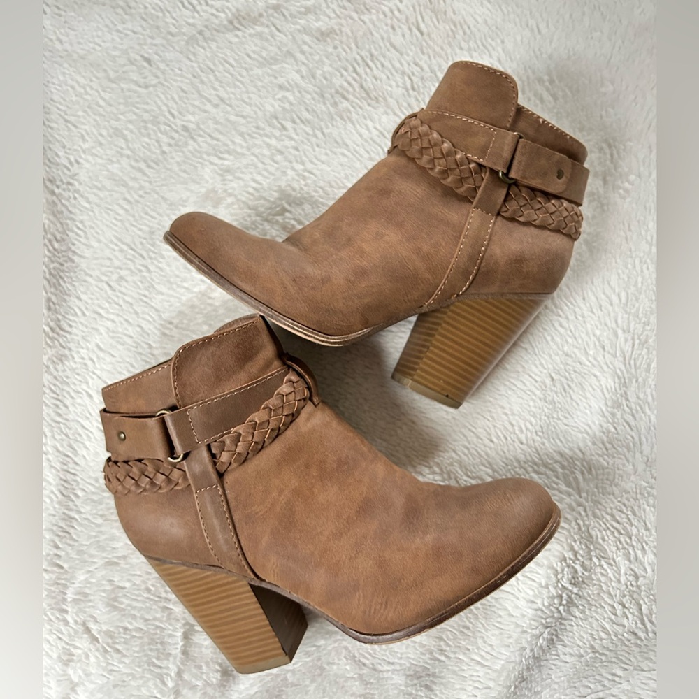Limelight Womens 'Jenelle' High Heel
Western Ankle Boots size 6.5